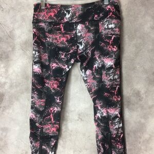 LULULEMON Size 12 Pink Black Lightning Bloom  Capri Leggings RUN YOGA Workout
